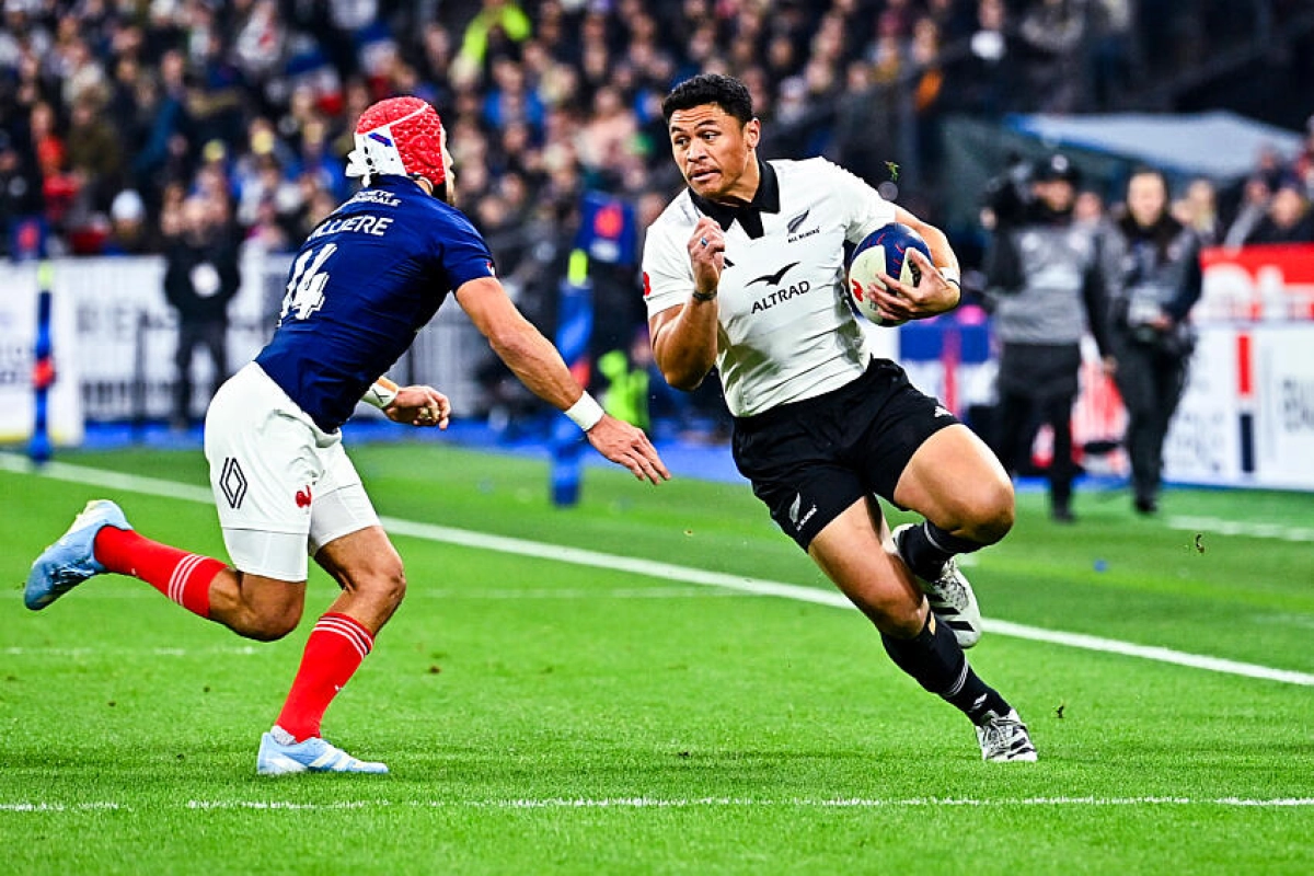 Caleb Clarke sur Antoine Dupont : 