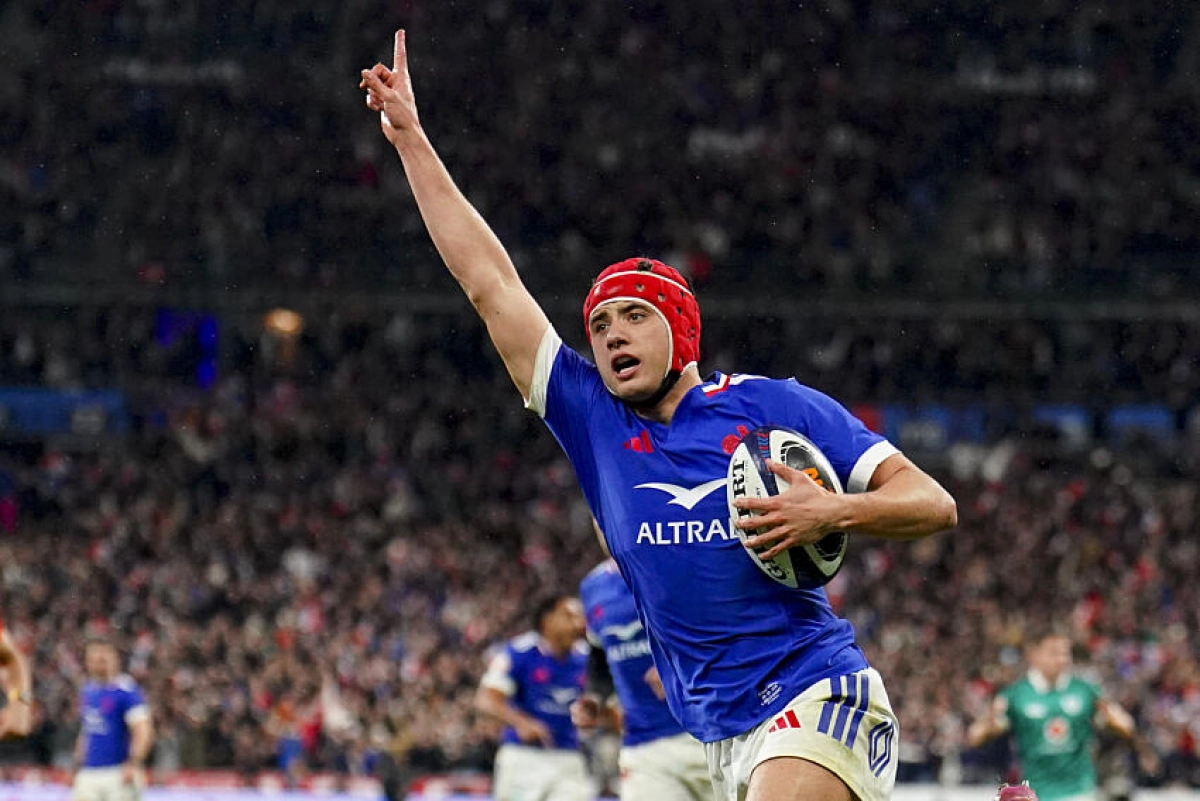XV de France : C'est vraiment satisfaisant, les réactions à chaud de Matthieu Jalibert et Louis Bielle-Biarrey après la victoire sur l'Irlande (36-14)